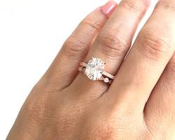 مجوهرات "المكتب": كيف تحافظين على وقارك وفخامتك في بيئة العمل الرسمية؟