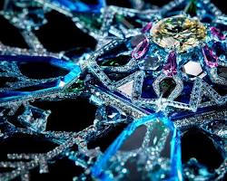 "سر الذهب الأبيض الثلجي": لماذا يتفوق عيار 18 "فائق النقاء" على البلاتين في تصاميم الشتاء؟