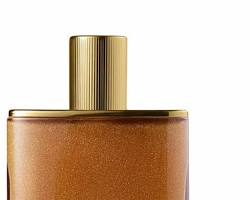 "الذهب السائل في زجاجات": تعرفي على تريند طلاء الجسم بذرات الذهب الحقيقي لمناسبات 2026 الكبرى.