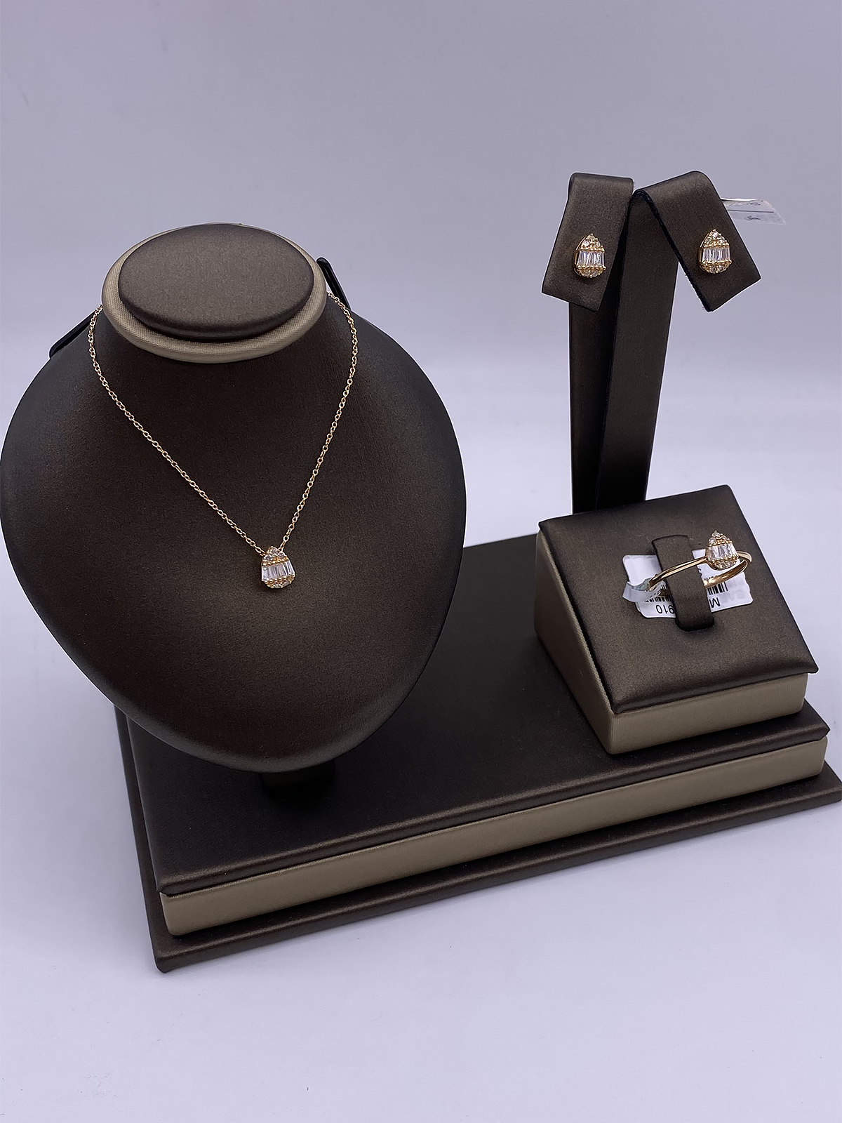 نص طقم ذهب والماس