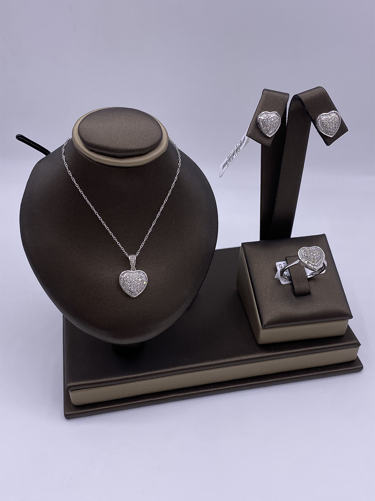 نص طقم ذهب والماس